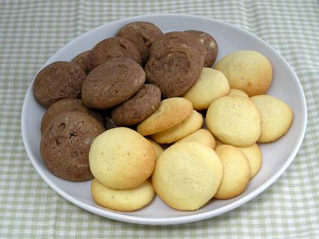手作りのクッキー（プレーン&ココア）