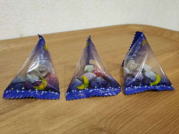 大江戸あられ本舗★サンタ チョコとあられ「月の小石チョコ」