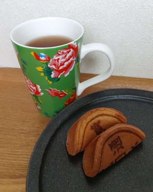 金毘羅大芝居:ほうじ茶とべっこう飴