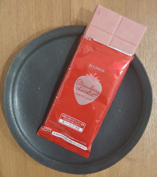 ブルボン★ストロベリーショコラ ごろっと苺の贅沢なおいしさ(板チョコ)