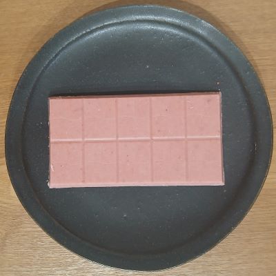 ブルボン★ストロベリーショコラ ごろっと苺の贅沢なおいしさ(板チョコ)