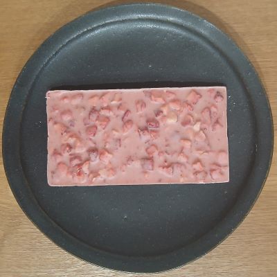 ブルボン★ストロベリーショコラ ごろっと苺の贅沢なおいしさ(板チョコ)