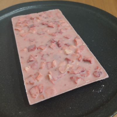 ブルボン★ストロベリーショコラ ごろっと苺の贅沢なおいしさ(板チョコ)
