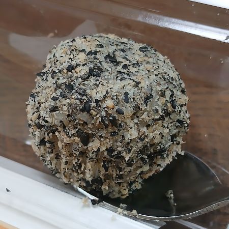 シャトレーゼ★ひとくちもち麦おはぎ(きなこ・小豆・ずんだ・胡麻)小さく丸いおはぎ4個