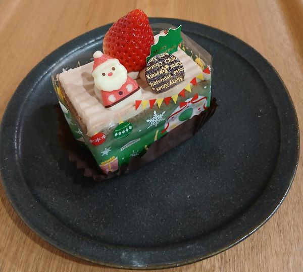 2025年クリスマスケーキはシャトレーゼのチョコレートケーキとルタオのチーズケーキ