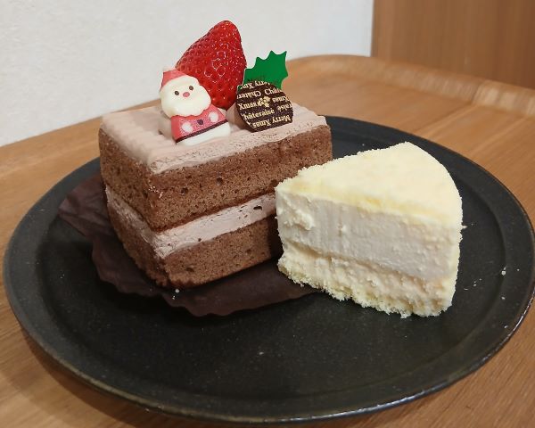 2025年クリスマスケーキはシャトレーゼのチョコレートケーキとルタオのチーズケーキ