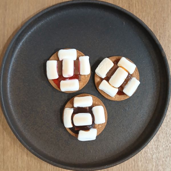 みんな大好き！スモア～。ハーシー シロップ(3種)を使って♪ビスケット、マシュマロ＆チョコレート