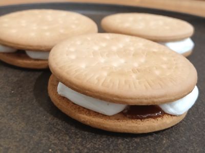 みんな大好き！スモア～。ハーシー シロップ(3種)を使って♪ビスケット、マシュマロ＆チョコレート