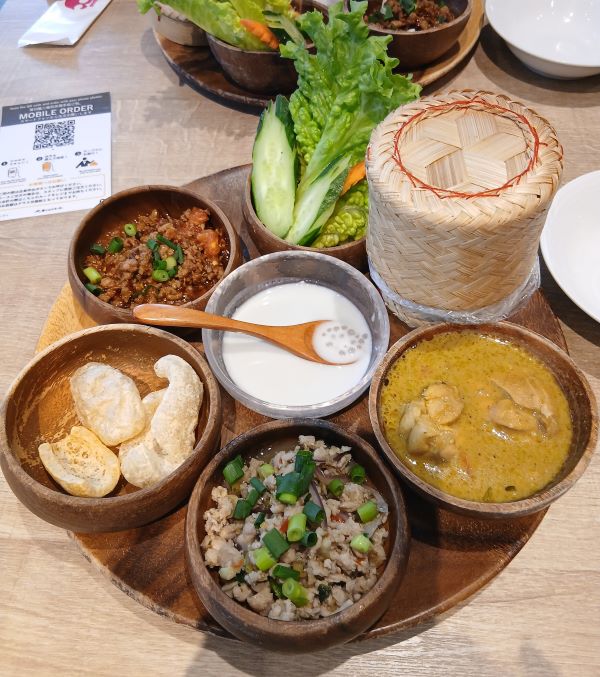 REBELLBE：美味しい！BIGな絶品スイートポテト★横浜みなとみらいでランチ（タイ料理＆喫茶店）