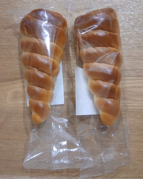 銀座木村家で購入したパン3種★酒種桜あんぱん・チョココロネ・レーズンブレッド