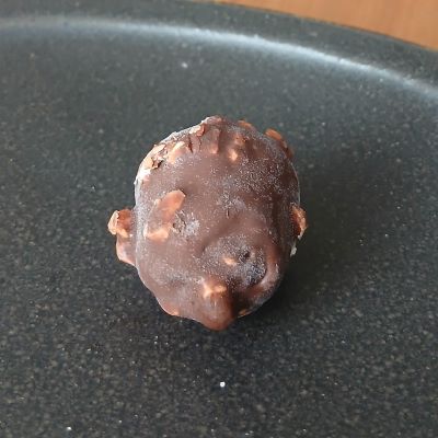 めっちゃ美味しい!ハワイアンホーストマカデミアナッツチョコレートアイス(セリア・ロイル)