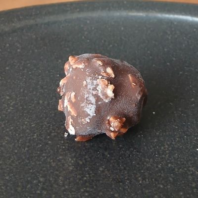 めっちゃ美味しい!ハワイアンホーストマカデミアナッツチョコレートアイス(セリア・ロイル)