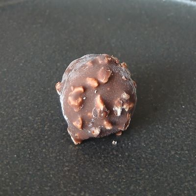 めっちゃ美味しい!ハワイアンホーストマカデミアナッツチョコレートアイス(セリア・ロイル)