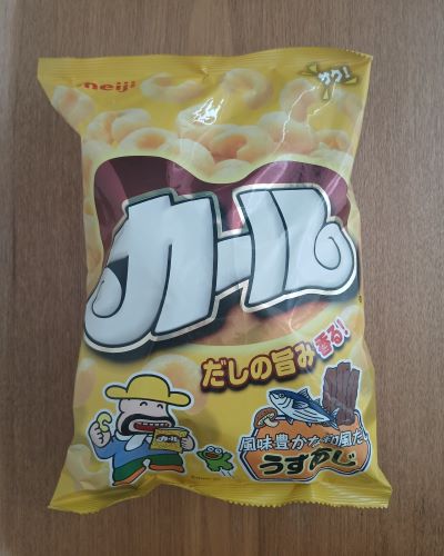 明治★カール(チーズあじ・うすあじ)西日本限定。関東のスーパーでは買えない。