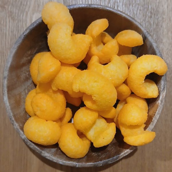 明治★カール(チーズあじ・うすあじ)西日本限定。関東のスーパーでは買えない。