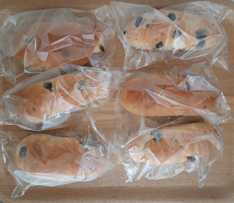 高久製パン 工場直売所「食パンハウス」★レーズンたっぷりコッペパン