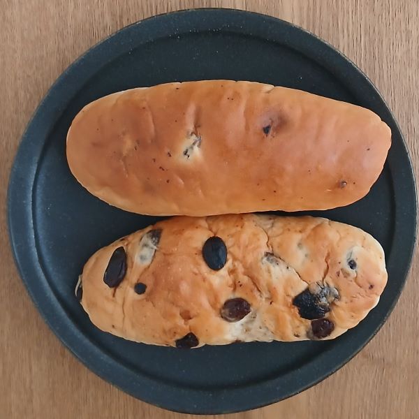 高久製パン 工場直売所「食パンハウス」★レーズンたっぷりコッペパン