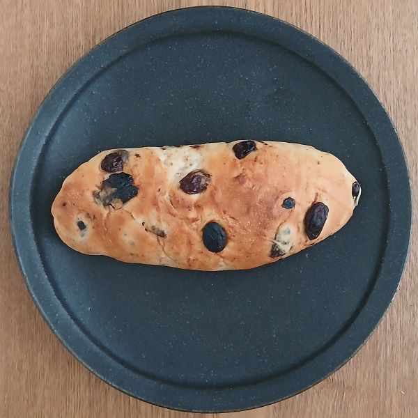 高久製パン 工場直売所「食パンハウス」★レーズンたっぷりコッペパン