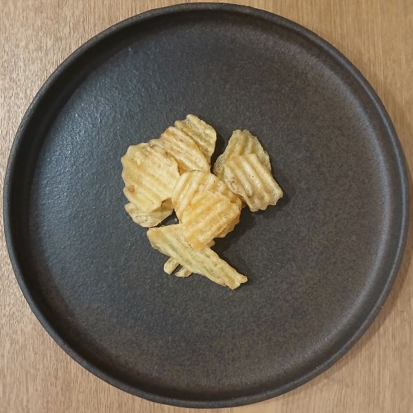 Calbee+×東京ばな奈 じゃがボルダチップス 黄金コンソメ味
