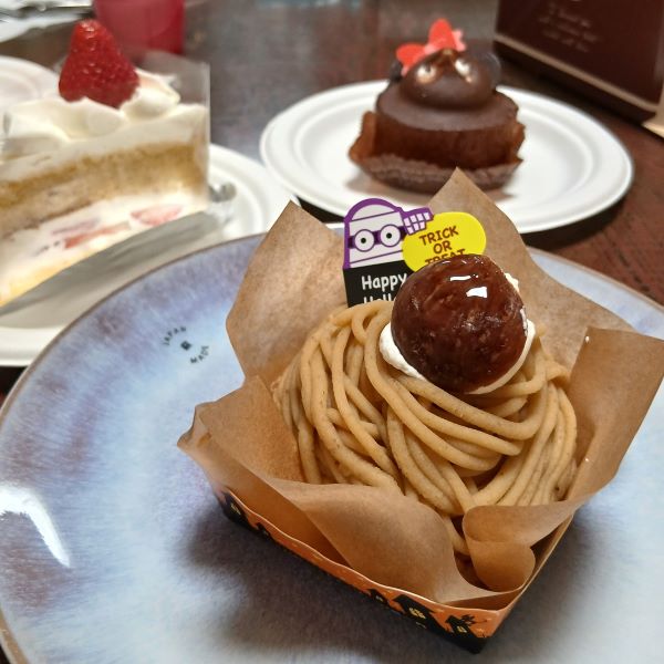 誕生日2026(51歳)★ケーキは「デセール洋菓子店」モンブランとタヌキケーキとショートケーキ