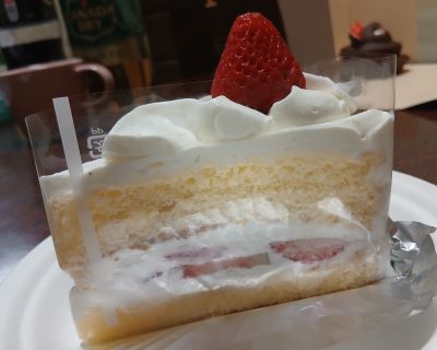 誕生日2026(51歳)★ケーキは「デセール洋菓子店」モンブランとタヌキケーキとショートケーキ